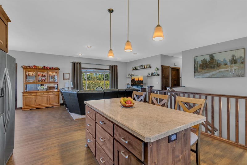 932 Waters Edge Cir, Avon, MN 56310