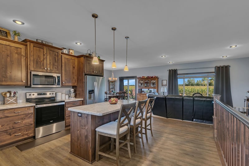 932 Waters Edge Cir, Avon, MN 56310