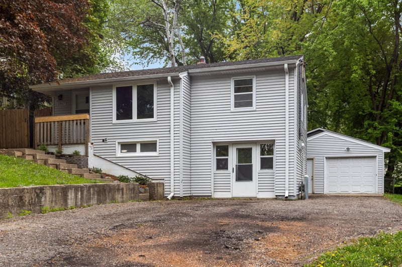 5967 Hillcrest Rd, Mound, MN 55364