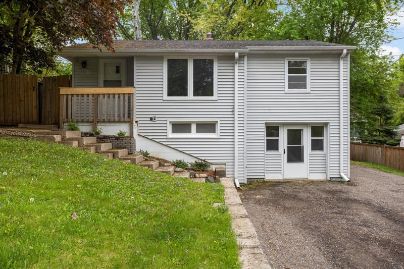 5967 Hillcrest Rd, Mound, MN 55364