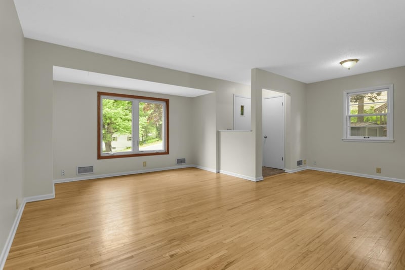 5967 Hillcrest Rd, Mound, MN 55364
