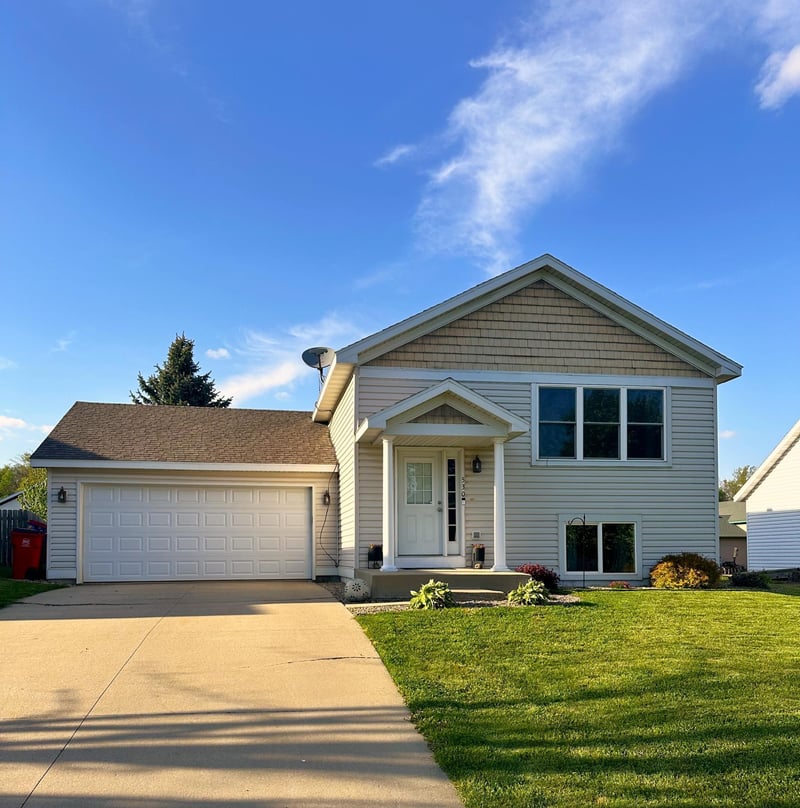 530 7th St SW, Pine Island, MN 55963