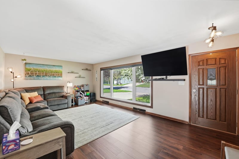 205 Victoria Dr, Alexandria, MN 56308