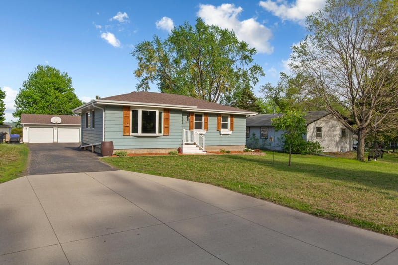 1309 N Washington Ave, Saint Peter, MN 56082
