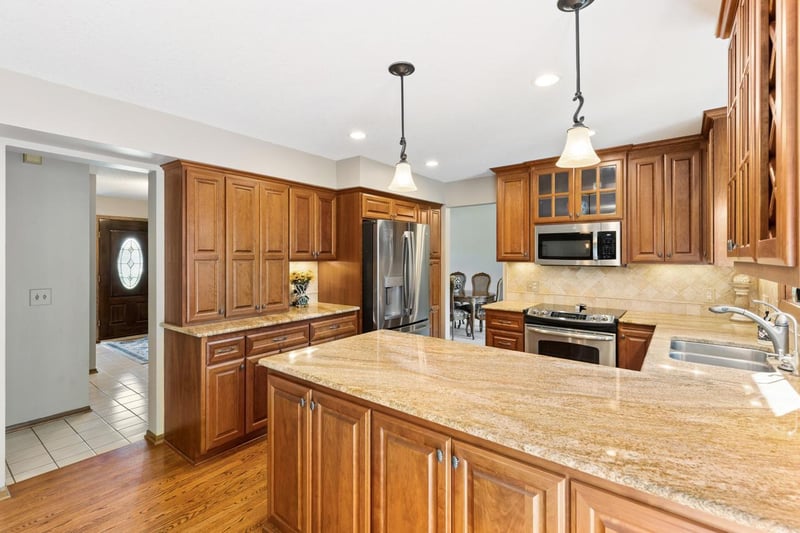 17880 Liv Ln, Eden Prairie, MN 55346