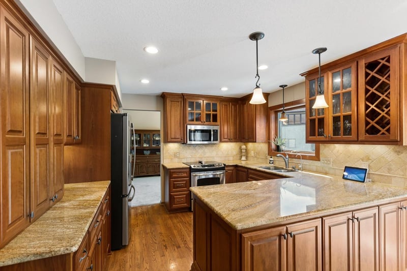 17880 Liv Ln, Eden Prairie, MN 55346