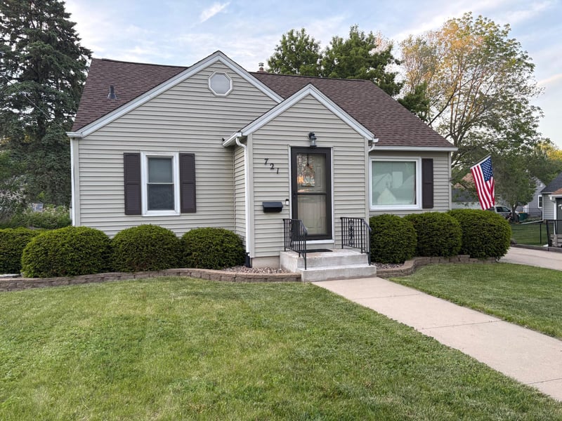 721 11th St NW, Rochester, MN 55901