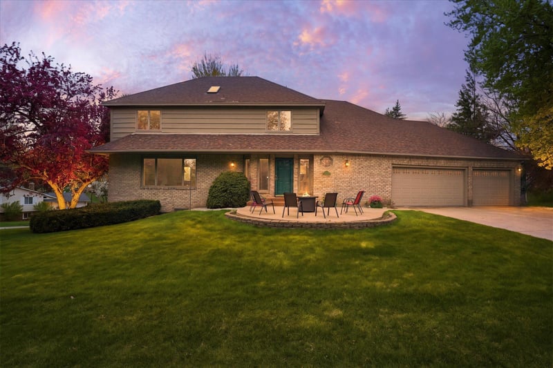 2500 Highland View Ave S, Burnsville, MN 55337