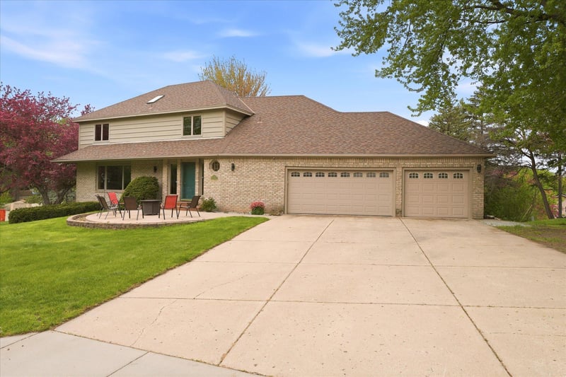 2500 Highland View Ave S, Burnsville, MN 55337