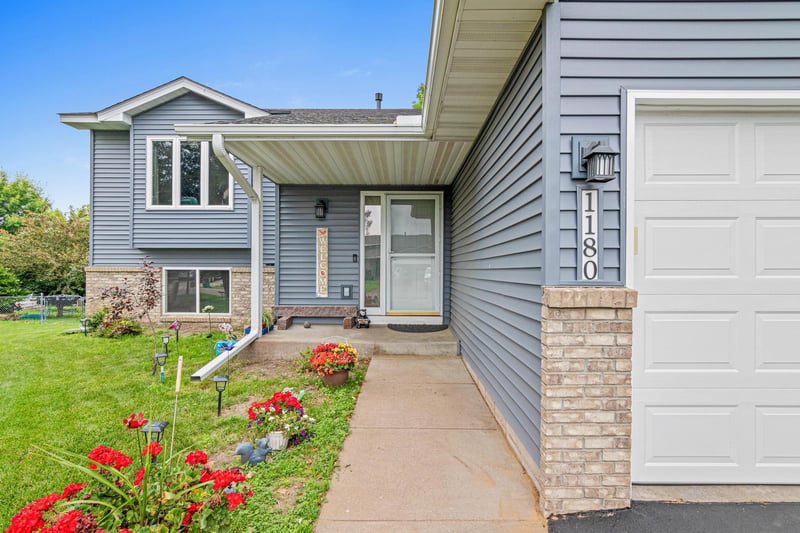 1180 Joes Lake Rd SE, Cambridge, MN 55008