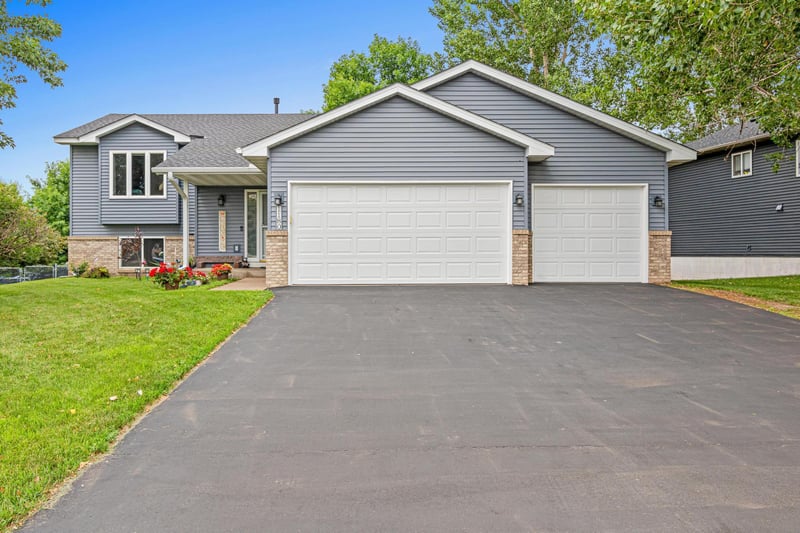 1180 Joes Lake Rd SE, Cambridge, MN 55008