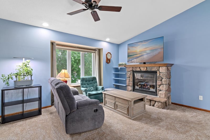 1180 Joes Lake Rd SE, Cambridge, MN 55008
