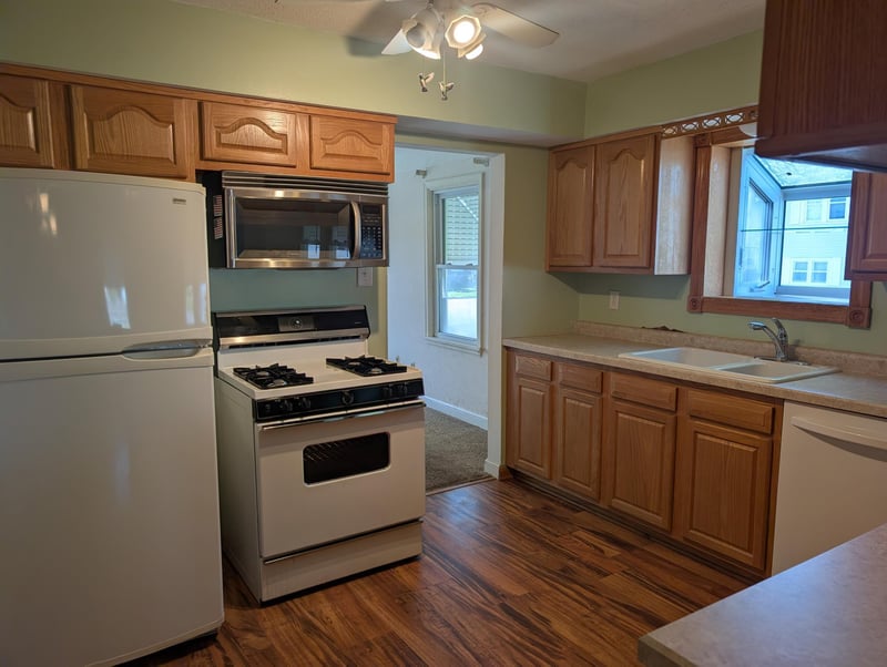1049 Gorman Ave, West Saint Paul, MN 55118