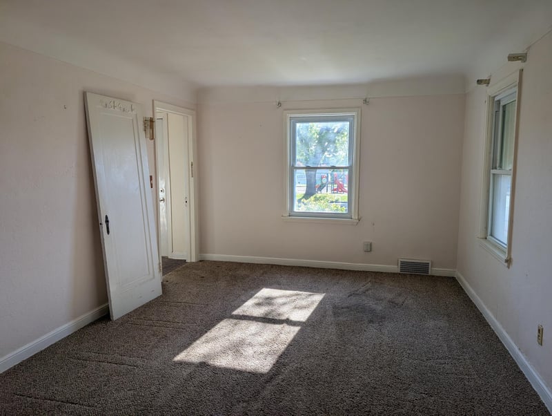 1049 Gorman Ave, West Saint Paul, MN 55118