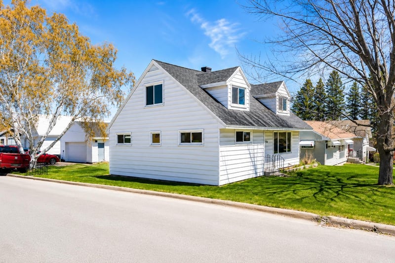 320 Michigan Ave W, Gilbert, MN 55741