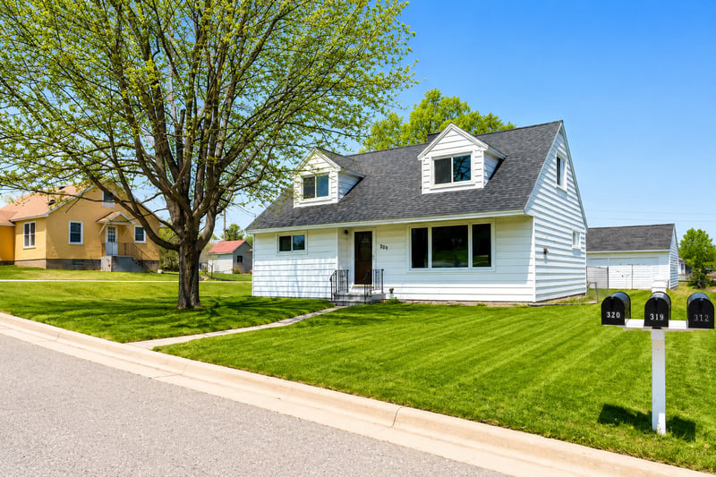 320 Michigan Ave W, Gilbert, MN 55741