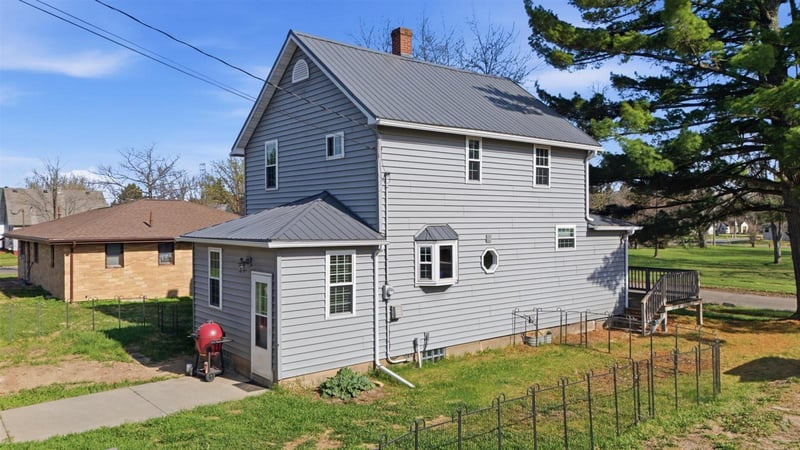 306 W 1st Ave N, Aurora, MN 55705