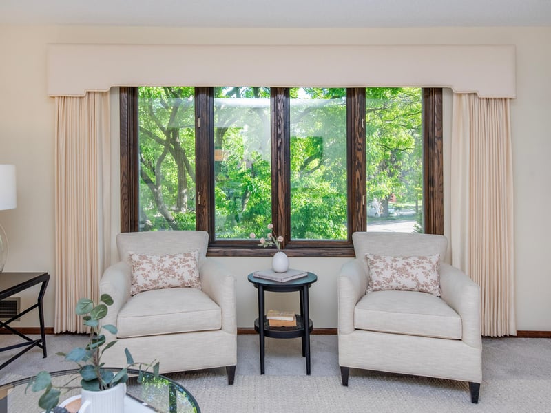 688 W Wentworth Ave, Mendota Heights, MN 55118
