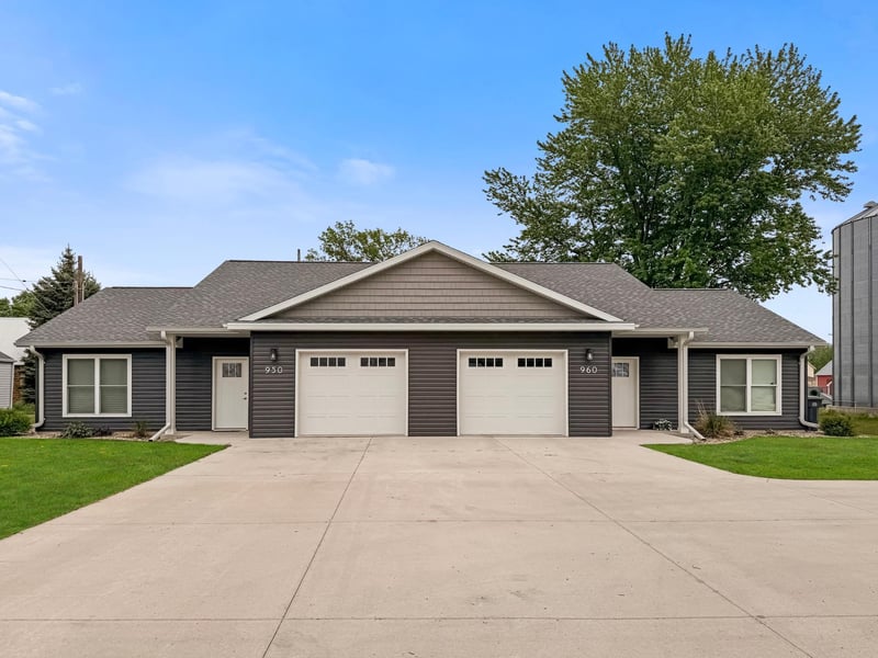 950 W 1st Ave, Edgerton, MN 56128