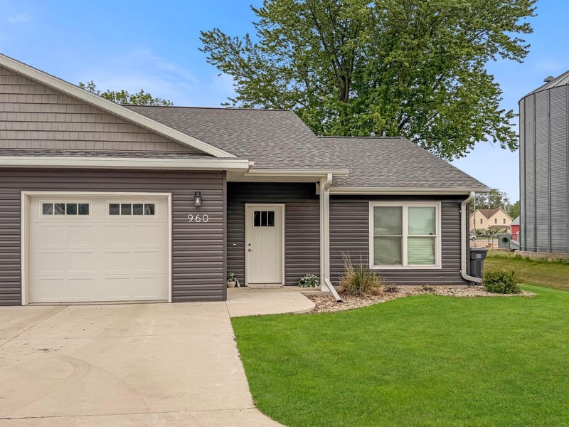 950 W 1st Ave, Edgerton, MN 56128