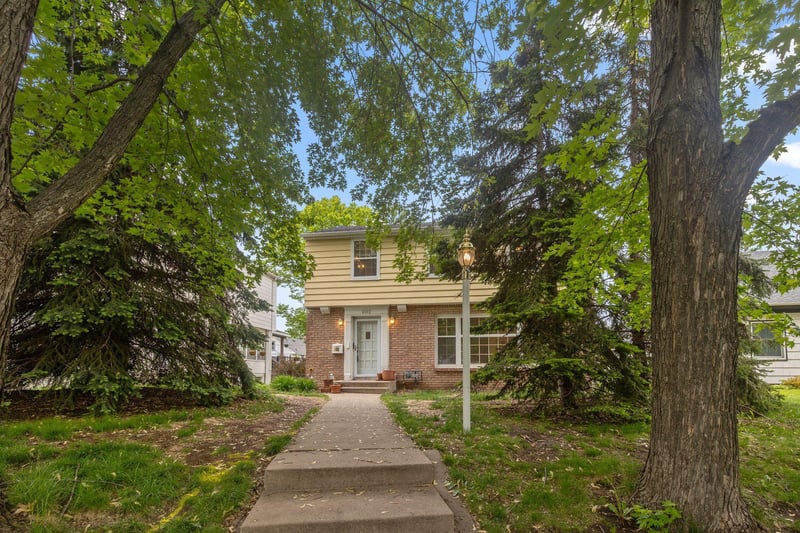 2312 Mount View Ave, Minneapolis, MN 55405