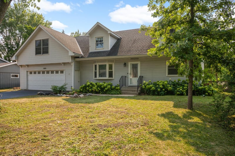 1459 Rainbow Ave, Maple Plain, MN 55359