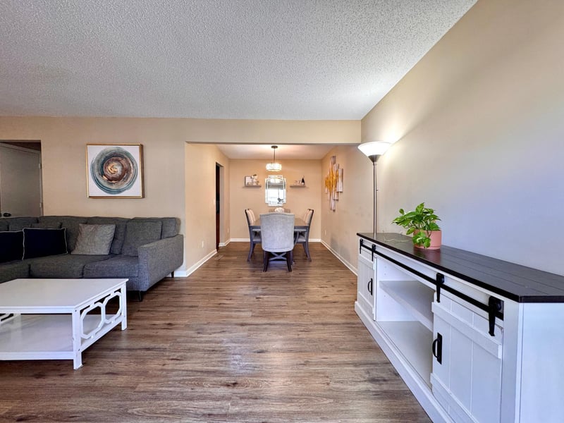 1271 Landmark Trl S, Hopkins, MN 55343