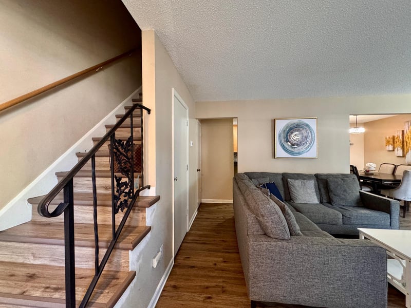 1271 Landmark Trl S, Hopkins, MN 55343