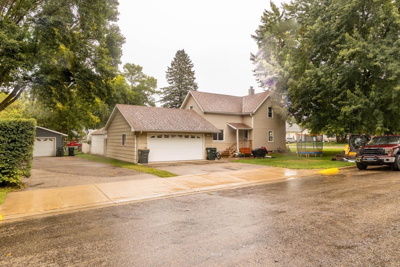 317 3rd Ave W, Osakis, MN 56360