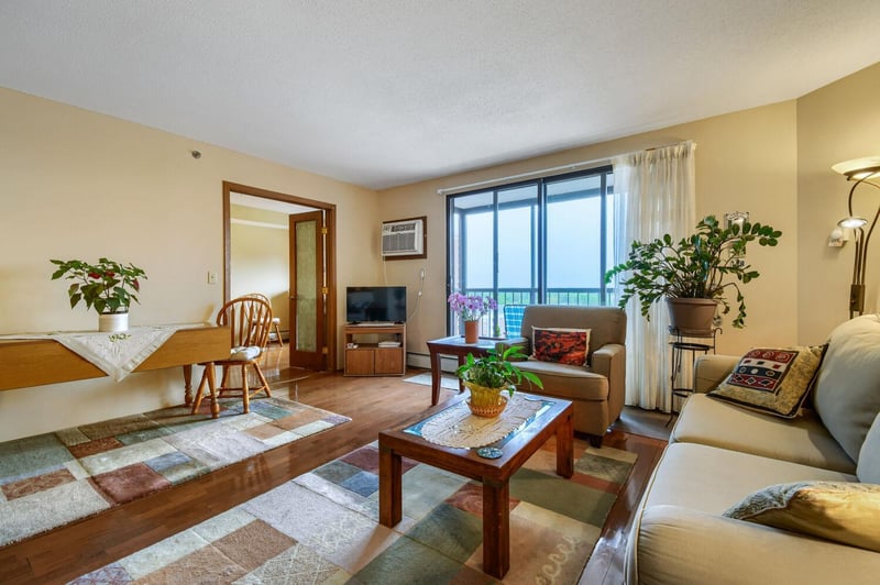 6500 Woodlake Dr #1003, Richfield, MN 55423