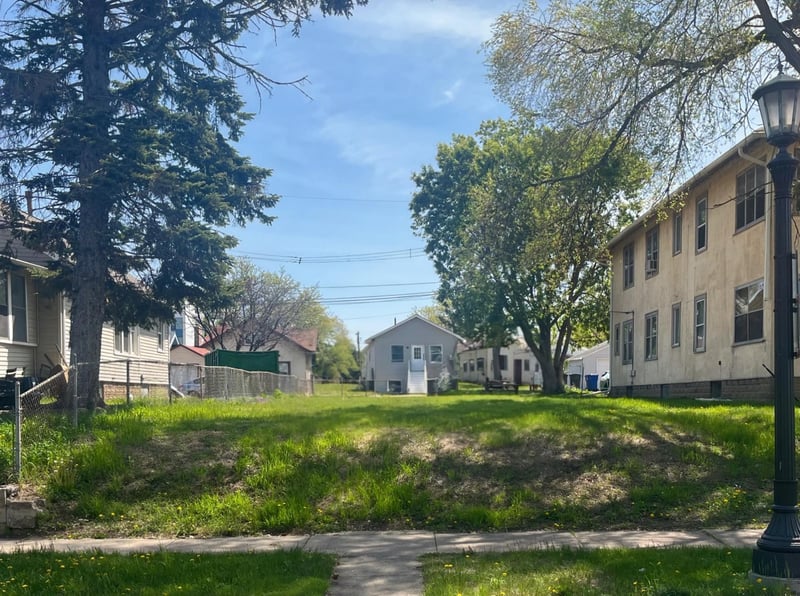 390 Fry St, Saint Paul, MN 55104