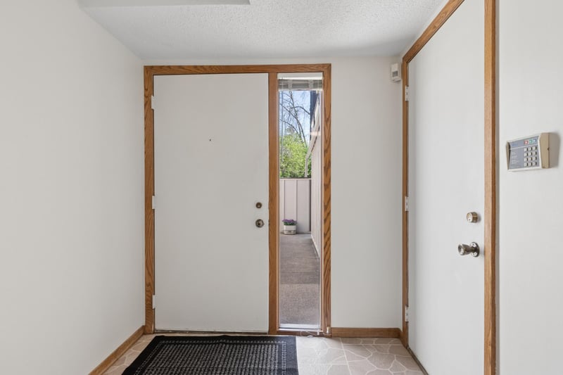 5831 Shores Dr, Brooklyn Center, MN 55429