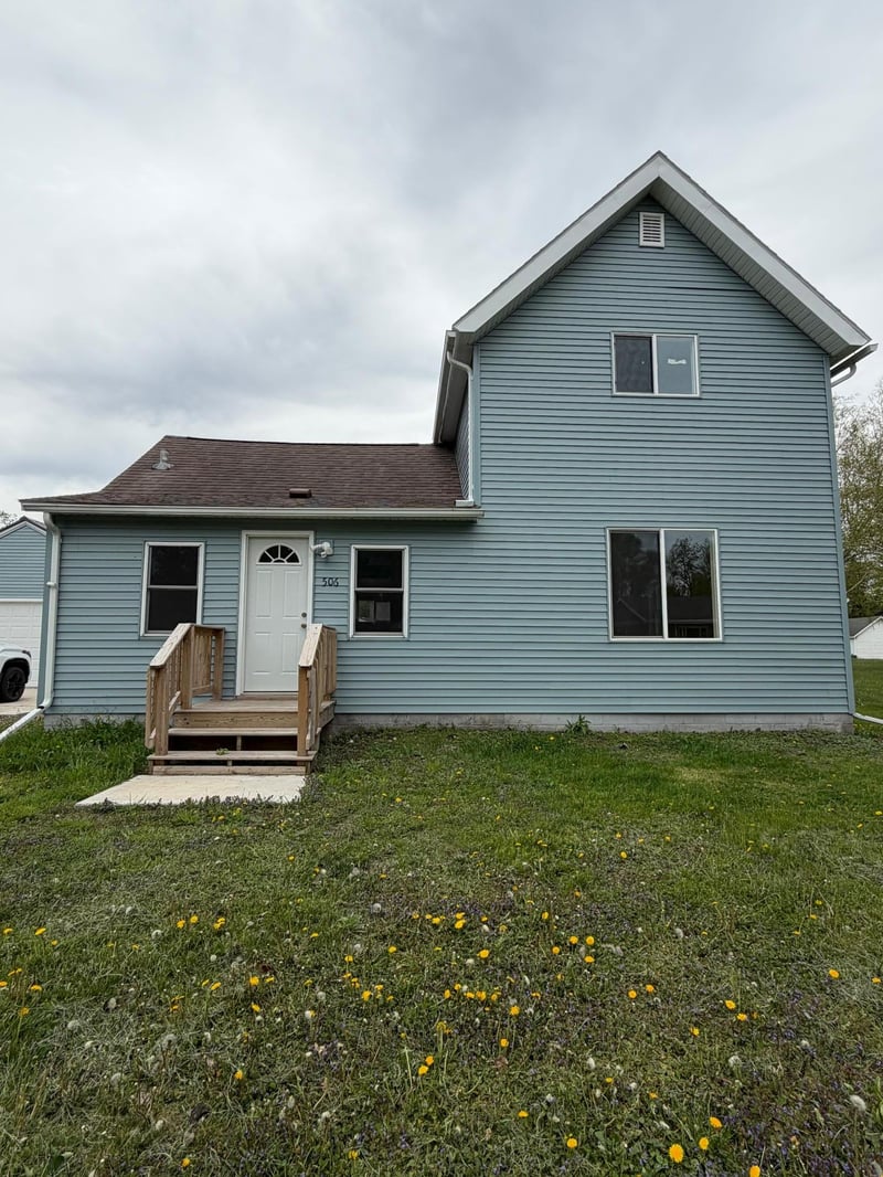 506 E Mondale St, Elmore, MN 56027