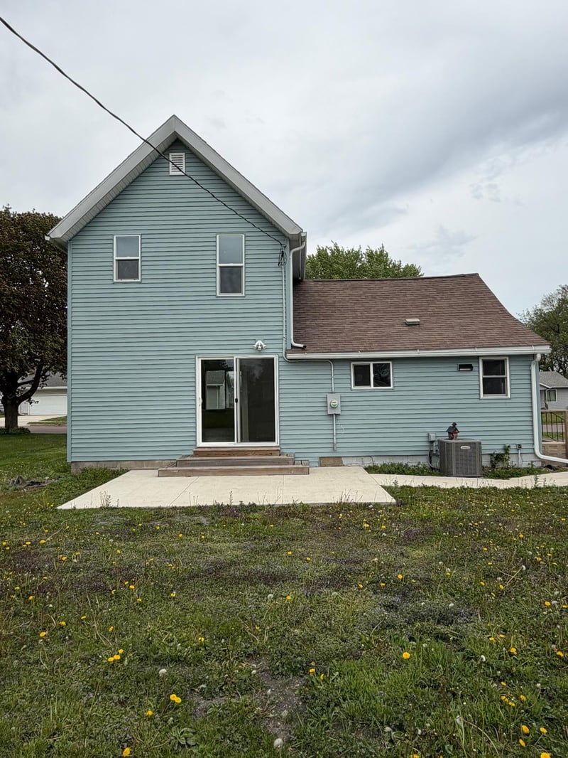 506 E Mondale St, Elmore, MN 56027