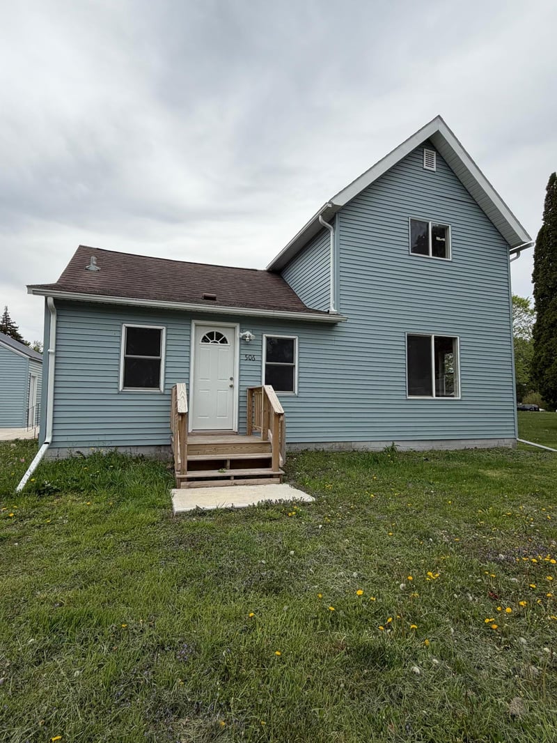 506 E Mondale St, Elmore, MN 56027