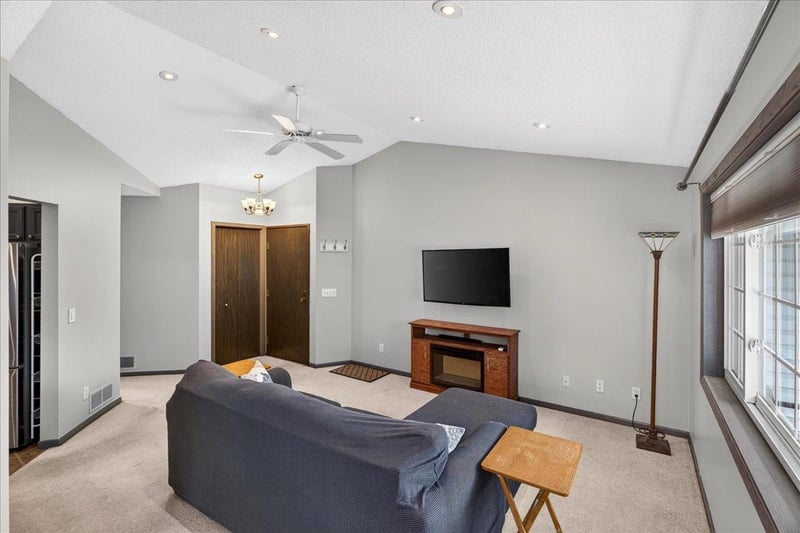 4171 3rd St NE #201, Columbia Heights, MN 55421