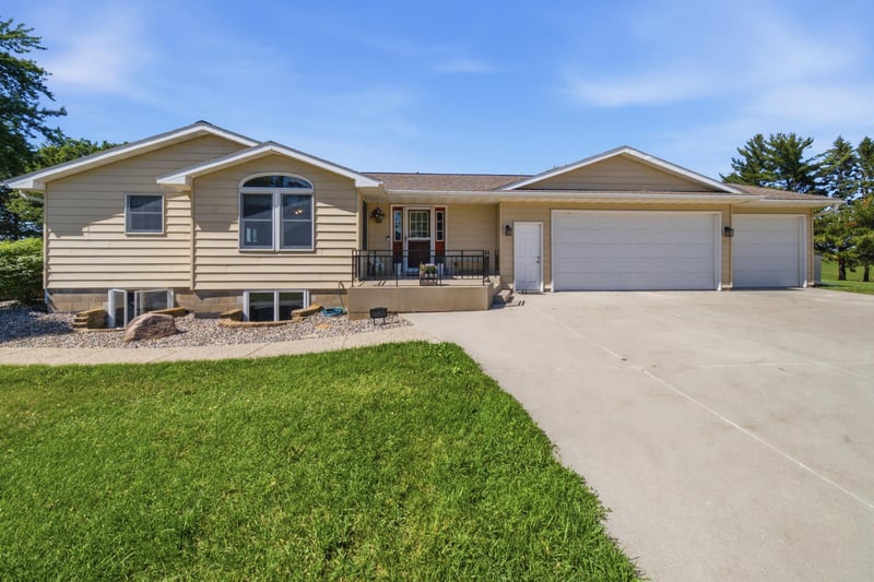7524 58th St Ne, Rochester, MN 55906