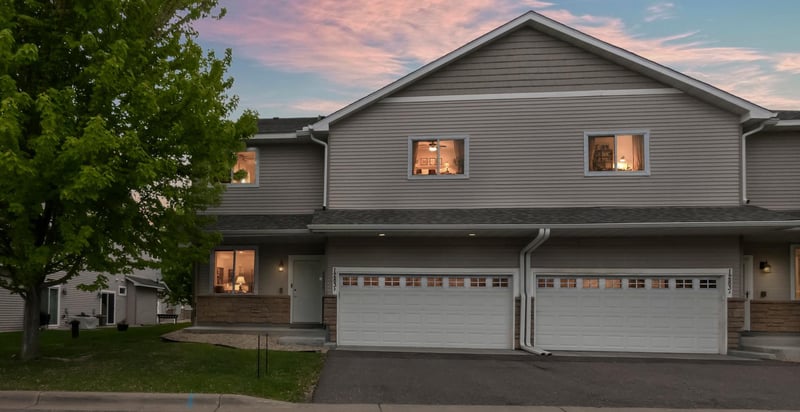 1283 County Road D Cir E #B, Vadnais Heights, MN 55109