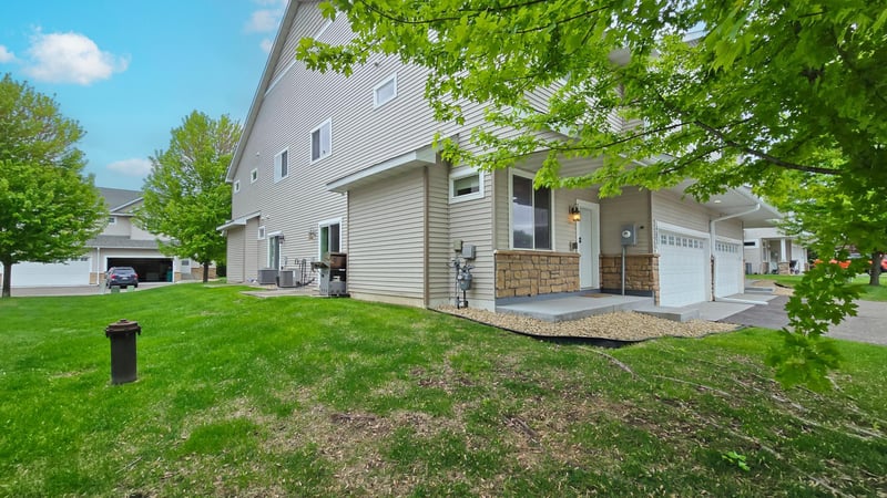 1283 County Road D Cir E #B, Vadnais Heights, MN 55109