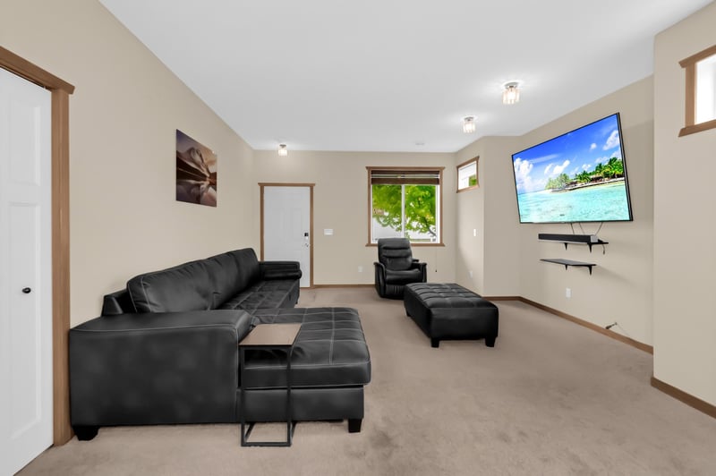 1283 County Road D Cir E #B, Vadnais Heights, MN 55109