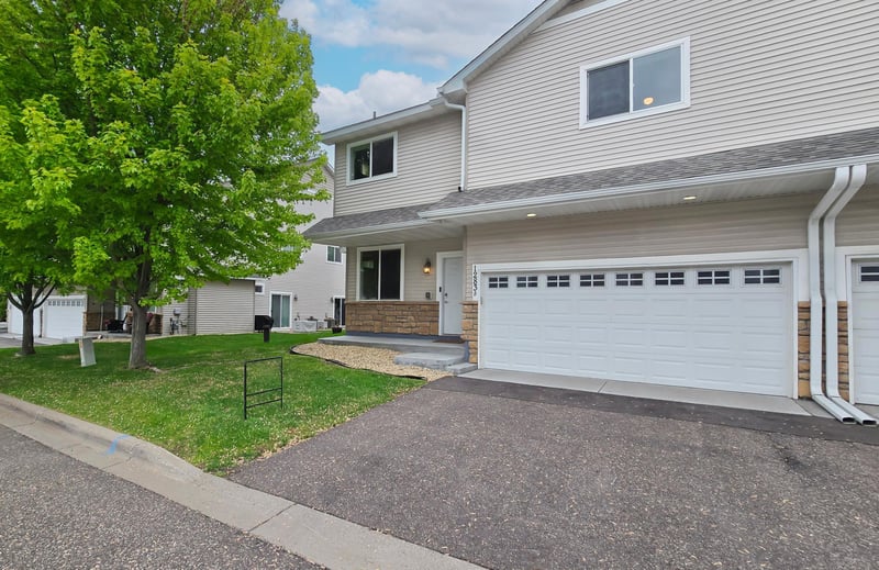 1283 County Road D Cir E #B, Vadnais Heights, MN 55109