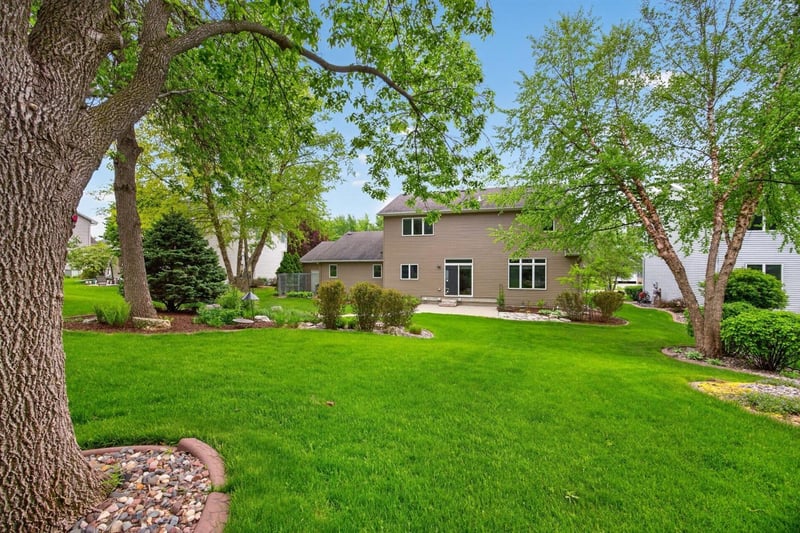 2937 Oakview Dr NE, Rochester, MN 55906