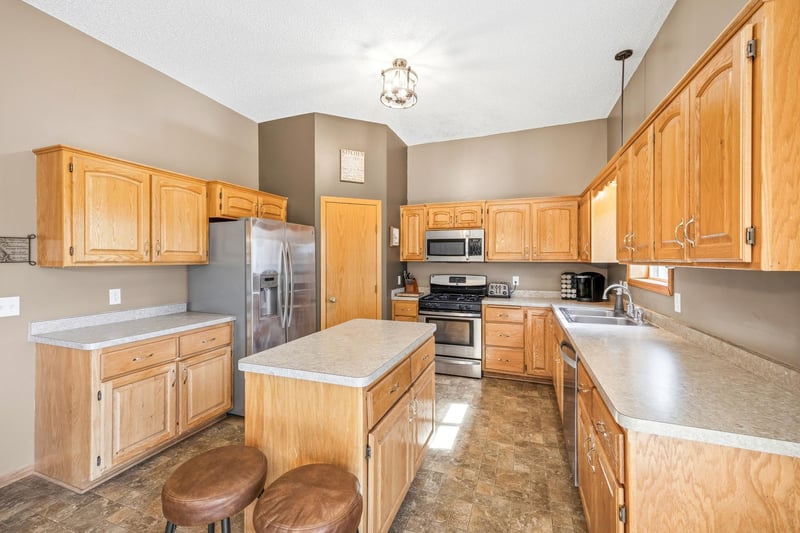 7364 Lambert Ave NE, Albertville, MN 55301