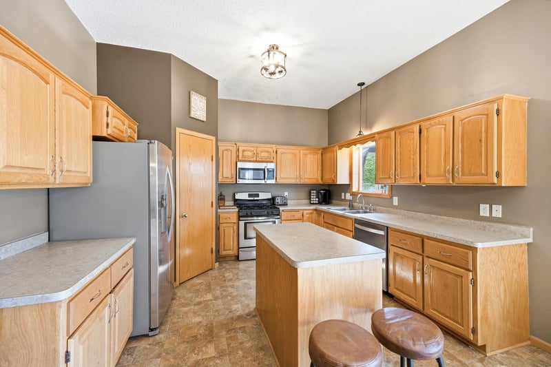 7364 Lambert Ave NE, Albertville, MN 55301