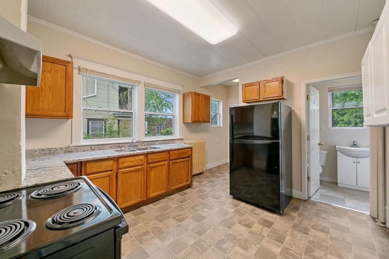 985 5th St E, Saint Paul, MN 55106