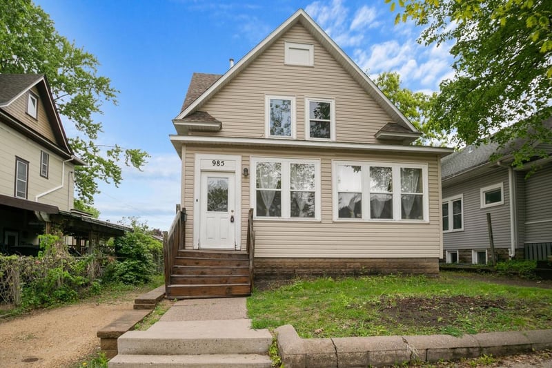 985 5th St E, Saint Paul, MN 55106
