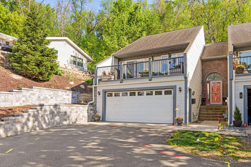 421 E Lake St, Waconia, MN 55387