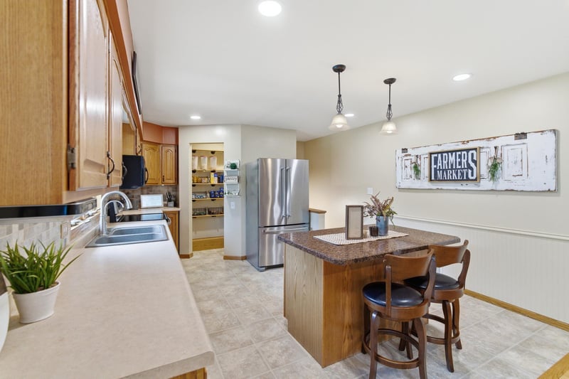 130 Half Moon Rd, Wells, MN 56097