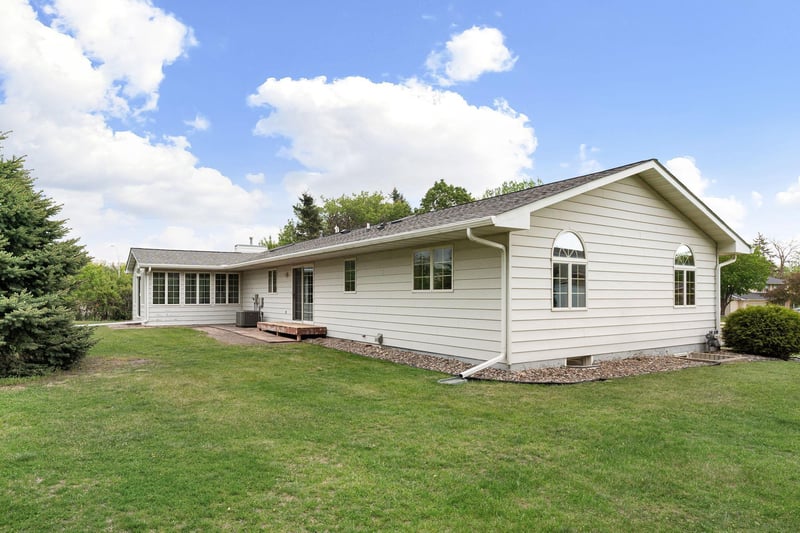 307 14th Pl NW, Austin, MN 55912