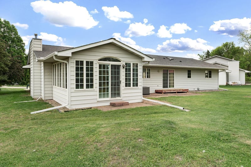 307 14th Pl NW, Austin, MN 55912